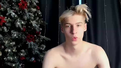 Snapshot of mrsexycum4u chatting on 12/27/24, 09:39 Adam online show from 12/27/24, 09:39