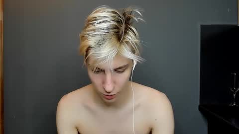 Snapshot of mrsexycum4u chatting on 12/31/24, 04:49 Adam online show from 12/31/24, 04:49