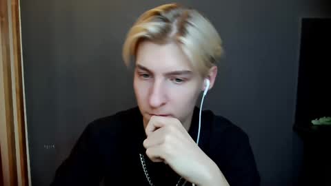 Snapshot of mrsexycum4u chatting on 01/03/25, 01:03 Adam online show from 01/03/25, 01:03