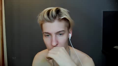 Snapshot of mrsexycum4u chatting on 01/06/25, 08:14 Adam online show from 01/06/25, 08:14