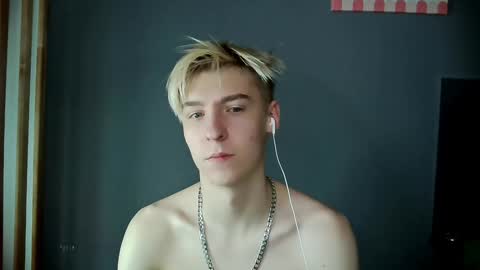 Snapshot of mrsexycum4u chatting on 01/10/25, 09:02 Adam online show from 01/10/25, 09:02