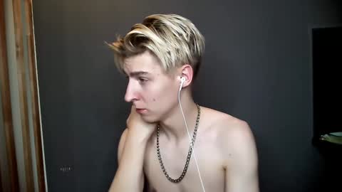 Snapshot of mrsexycum4u chatting on 01/12/25, 12:28 Adam online show from 01/12/25, 12:28