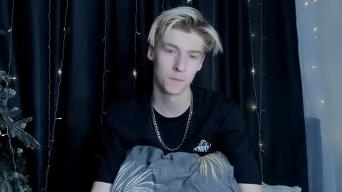 Snapshot of mrsexycum4u chatting on 02/02/25, 04:37 Adam online show from 02/02/25, 04:37