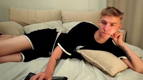 Snapshot of mrsexycum4u chatting on 09/09/25, 11:26 Adam online show from 09/09/25, 11:26