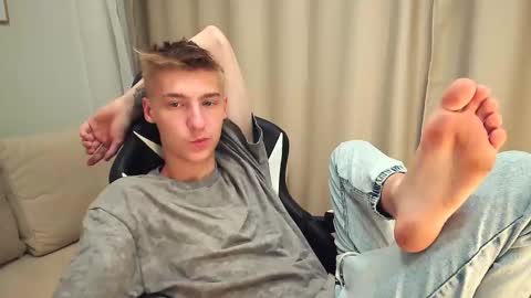 Snapshot of mrsexycum4u chatting on 09/12/25, 11:54 Adam online show from 09/12/25, 11:54