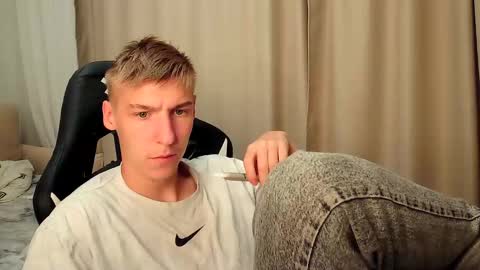 Snapshot of mrsexycum4u chatting on 09/15/25, 08:47 Adam online show from 09/15/25, 08:47