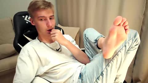 Snapshot of mrsexycum4u chatting on 09/26/25, 08:46 Adam online show from 09/26/25, 08:46