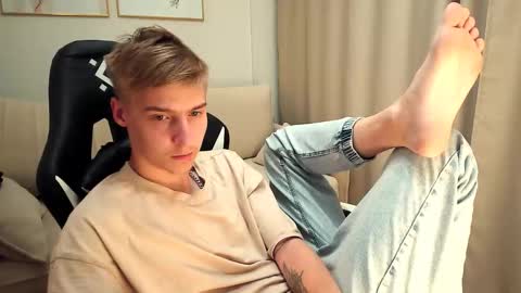 Snapshot of mrsexycum4u chatting on 09/27/25, 09:09 Adam online show from 09/27/25, 09:09