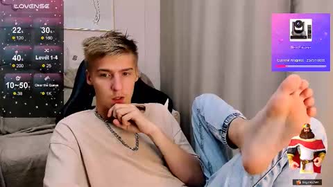 Snapshot of mrsexycum4u chatting on 10/04/25, 07:45 Adam online show from 10/04/25, 07:45