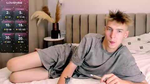 Snapshot of mrsexycum4u chatting on 10/10/25, 11:04 Adam online show from 10/10/25, 11:04