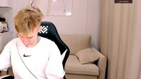 Snapshot of mrsexycum4u chatting on 10/21/25, 11:55 Adam online show from 10/21/25, 11:55