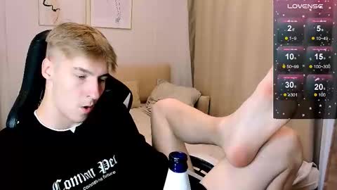 Snapshot of mrsexycum4u chatting on 10/27/25, 09:46 Adam online show from 10/27/25, 09:46