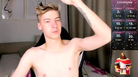 Snapshot of mrsexycum4u chatting on 10/30/25, 10:27 Adam online show from 10/30/25, 10:27