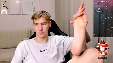 Snapshot of mrsexycum4u chatting on 11/05/25, 04:07 Adam online show from 11/05/25, 04:07