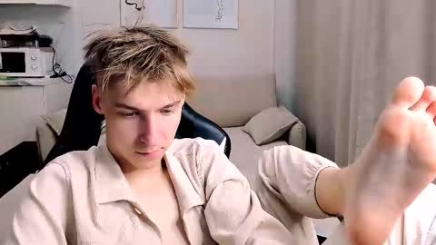 Snapshot of mrsexycum4u chatting on 11/20/25, 02:28 Adam online show from 11/20/25, 02:28