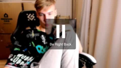 Snapshot of mrsexycum4u chatting on 11/25/25, 12:21 Adam online show from 11/25/25, 12:21