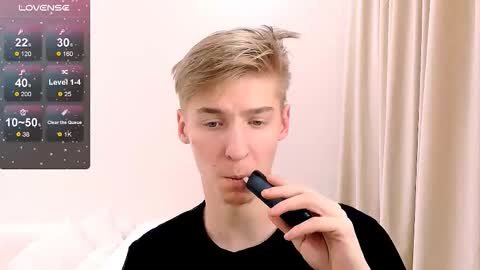 Snapshot of mrsexycum4u chatting on 12/14/25, 07:07 Adam online show from 12/14/25, 07:07