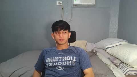 Snapshot of mrshawn95 chatting on 10/08/25, 08:28 shawn online show from 10/08/25, 08:28