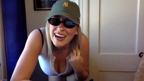 MrsPrissXO online show from 05/12/26, 02:25