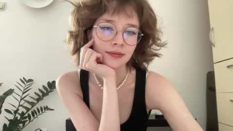 Snapshot of ms_christiana chatting on 06/05/26, 02:45 ms_christiana online show from 06/05/26, 02:45