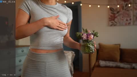 Snapshot of ms_dira chatting on 02/10/26, 01:15 dira and the riru tribe online show from 02/10/26, 01:15