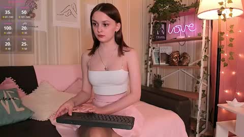 Snapshot of ms_elizabethqueen chatting on 10/07/25, 12:35 Elizabeth online show from 10/07/25, 12:35