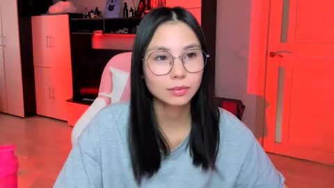 ms_emily_ online show from 10/31/25, 09:54