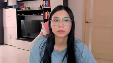 ms_emily_ online show from 05/18/26, 12:33