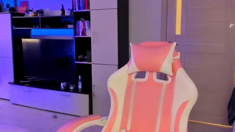 ms_emily_ online show from 05/29/26, 11:52
