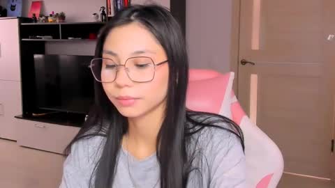 ms_emily_ online show from 06/09/26, 11:33