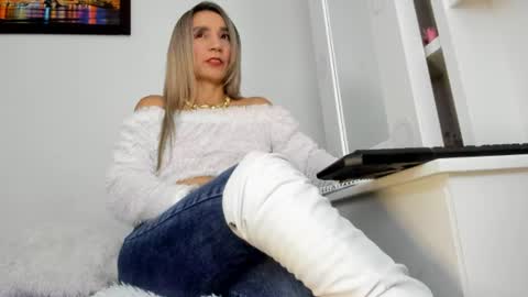 Snapshot of ms_lunarose chatting on 06/13/26, 01:58 ms_lunarose online show from 06/13/26, 01:58
