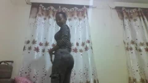 Snapshot of ms_luxe chatting on 12/16/25, 07:19 ms_luxe online show from 12/16/25, 07:19