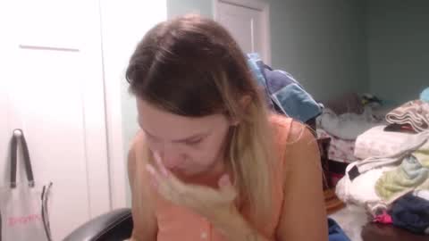 Snapshot of ms_queen chatting on 09/16/25, 02:56 missqueenbbw online show from 09/16/25, 02:56