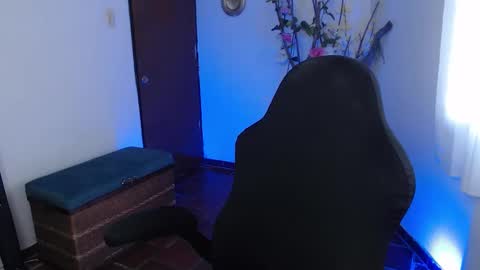 Sofia online show from 11/06/25, 03:02