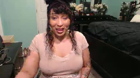 Queen Baddie online show from 12/20/24, 07:01