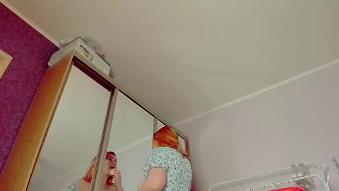 Snapshot of msfiery chatting on 12/19/24, 01:40 Im Jess I can be a strict stepMother or a sweet stMommy all depends on you online show from 12/19/24, 01:40