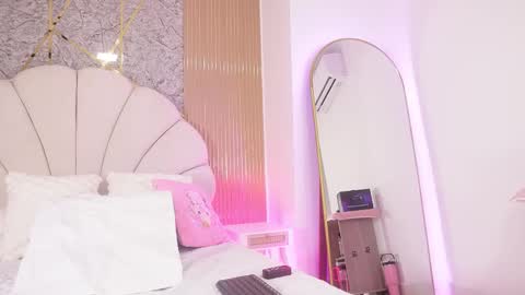 Manuela  online show from 11/15/25, 03:15