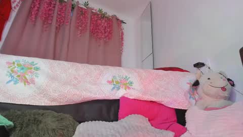 Snapshot of msschloee chatting on 10/06/25, 11:02 Chloe new account online show from 10/06/25, 11:02