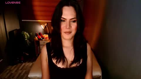 Snapshot of msveeyxo1 chatting on 12/02/25, 11:00 Veey online show from 12/02/25, 11:00