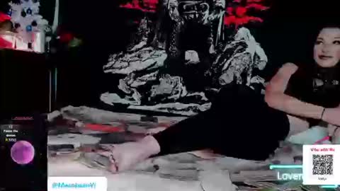 Snapshot of msvioletx chatting on 11/22/25, 12:42 MsVioletx online show from 11/22/25, 12:42