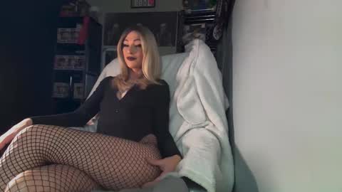 Snapshot of msvioletx chatting on 03/19/26, 06:56 MsVioletx online show from 03/19/26, 06:56