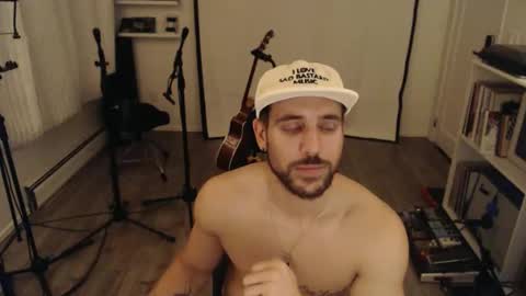 muchachote_ online show from 12/20/25, 04:41