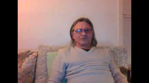 Snapshot of muetzeglatze_muetzeglatze chatting on 02/08/25, 04:25 muetzeglatze_muetzeglatze online show from 02/08/25, 04:25