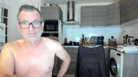 Snapshot of munishpunish chatting on 11/30/25, 08:51 LOVELY JULIA Peter DAY online show from 11/30/25, 08:51