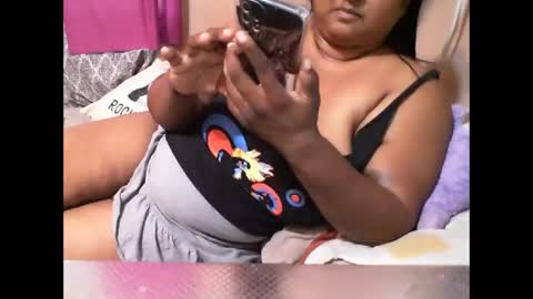 Snapshot of munniegalz1 chatting on 12/05/24, 03:50 your angel online show from 12/05/24, 03:50