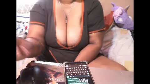 Snapshot of munniegalz1 chatting on 01/16/25, 10:53 your angel online show from 01/16/25, 10:53