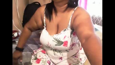 Snapshot of munniegalz1 chatting on 02/16/25, 09:37 your angel online show from 02/16/25, 09:37