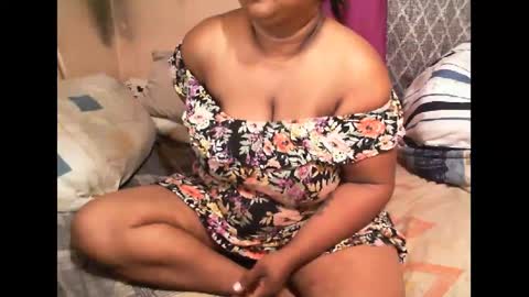 Snapshot of munniegalz1 chatting on 02/20/25, 01:36 your angel online show from 02/20/25, 01:36