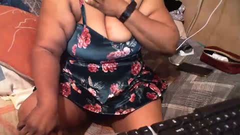 Snapshot of munniegalz1 chatting on 02/22/25, 06:30 your angel online show from 02/22/25, 06:30