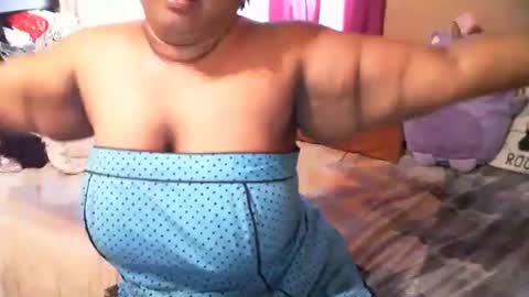 Snapshot of munniegalz1 chatting on 02/24/25, 06:16 your angel online show from 02/24/25, 06:16